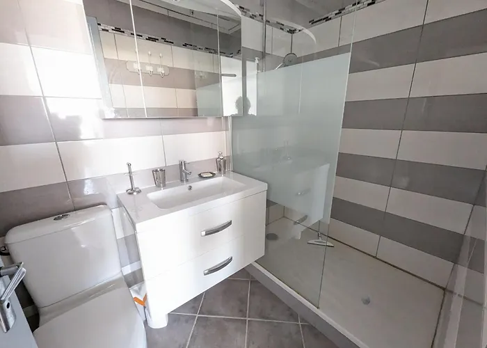 Grand T2 Climatise 36m² Avec Parking A 450m De La - 4 Pers - Fr-1-797-34 *